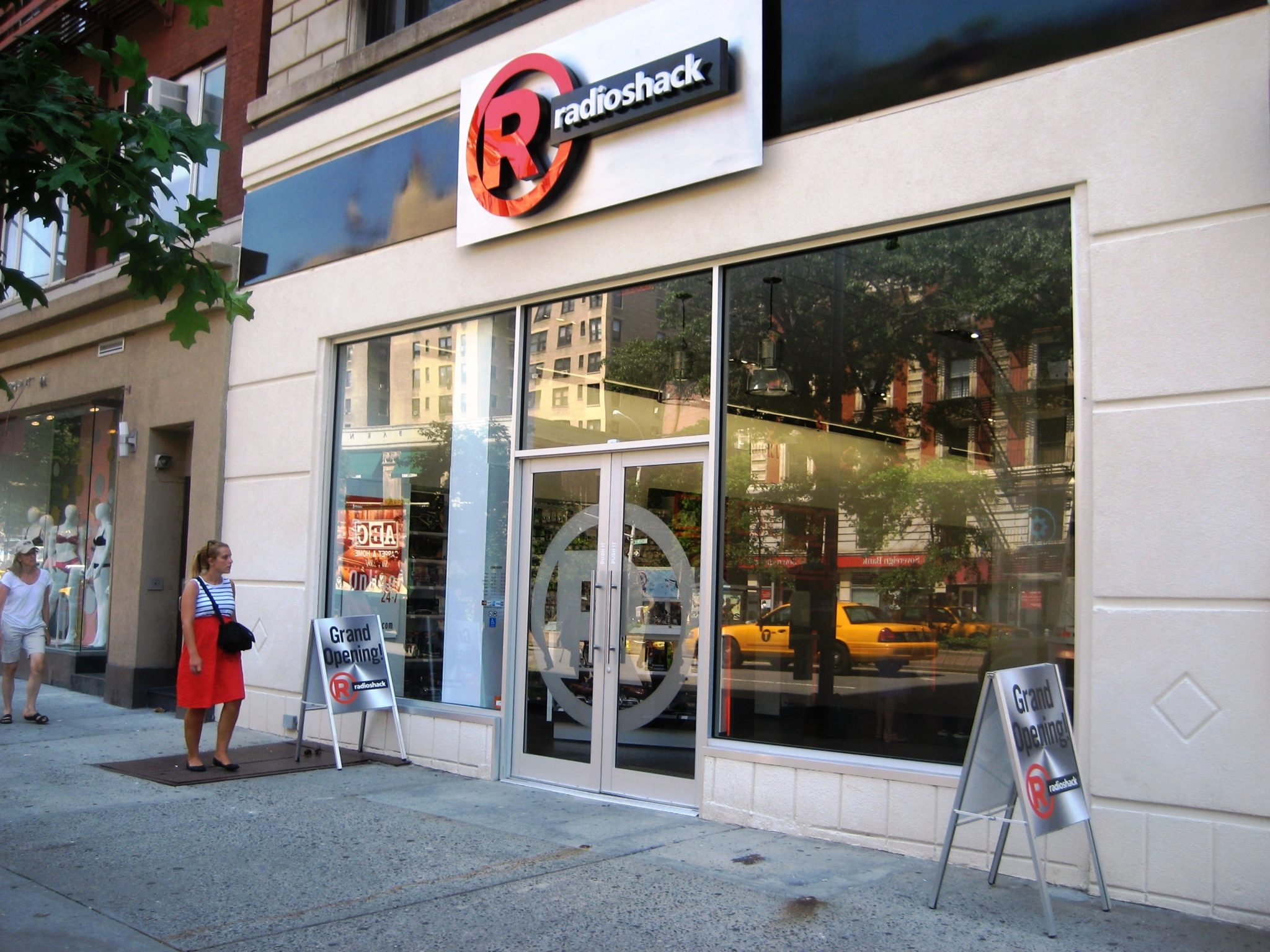 RadioShack 重启:不复制过去,转向科技生活方式